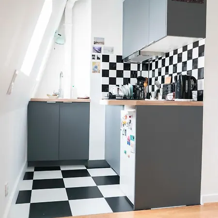 Апартаменты Cozy Studio 2 Steps From The Eiffel Tower
